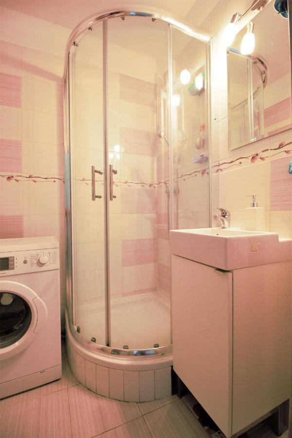Cozy, Bright Room With Free Parking บราติสลาวา ภายนอก รูปภาพ