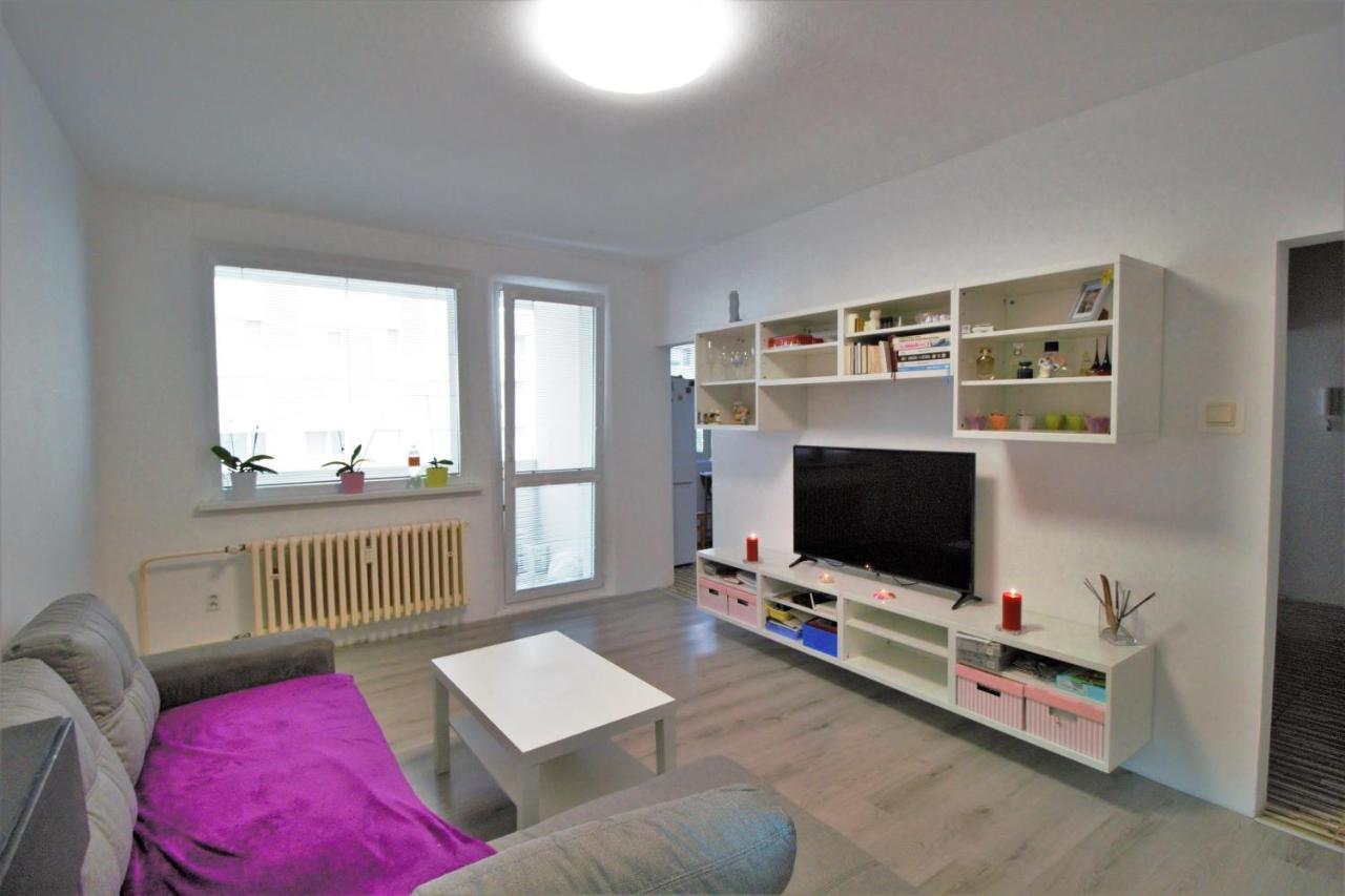 Cozy, Bright Room With Free Parking บราติสลาวา ภายนอก รูปภาพ