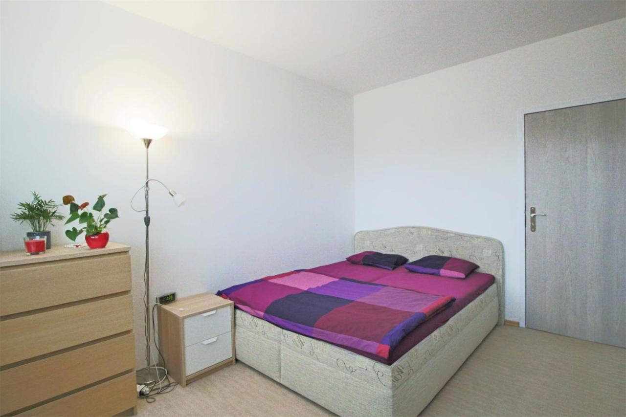 Cozy, Bright Room With Free Parking บราติสลาวา ภายนอก รูปภาพ