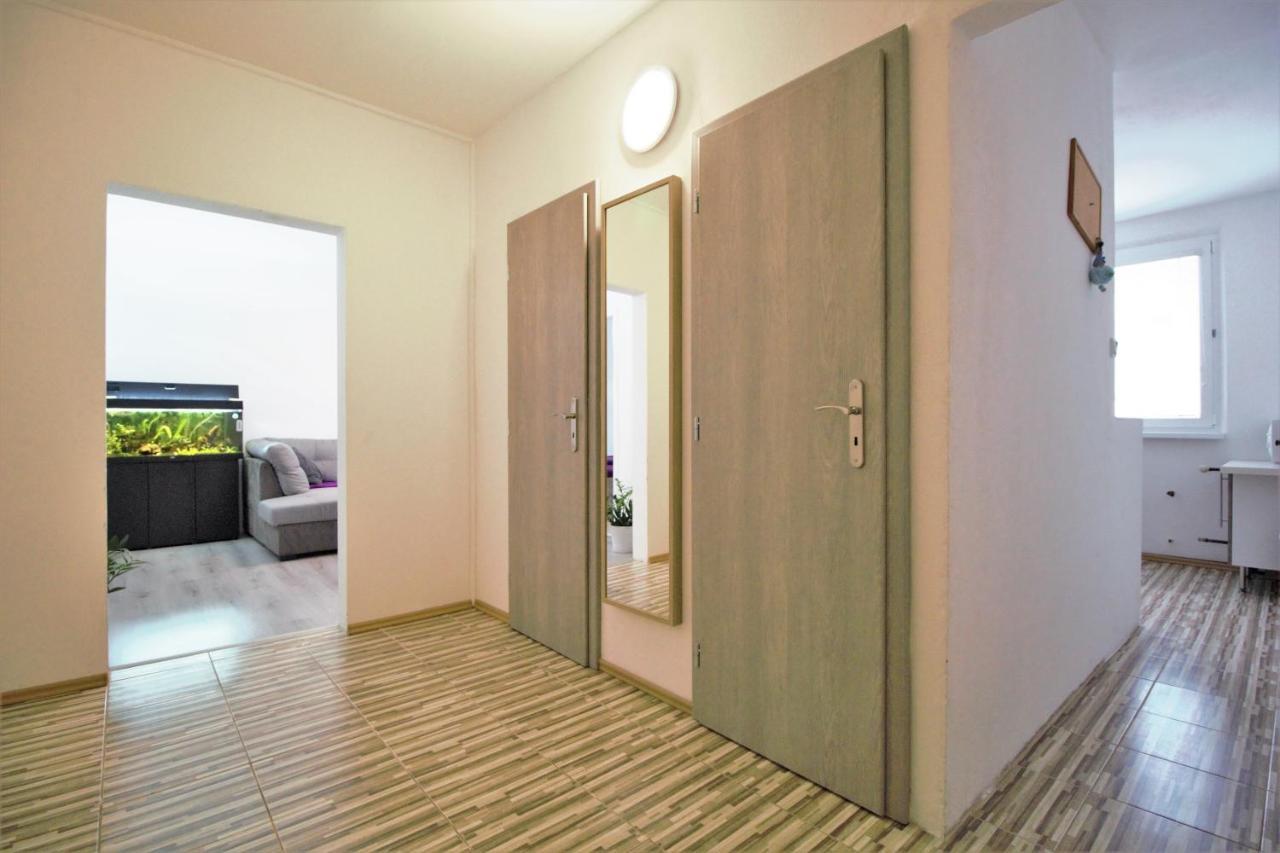 Cozy, Bright Room With Free Parking บราติสลาวา ภายนอก รูปภาพ