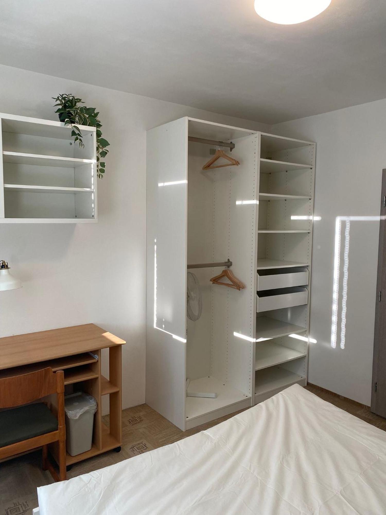 Cozy, Bright Room With Free Parking บราติสลาวา ภายนอก รูปภาพ